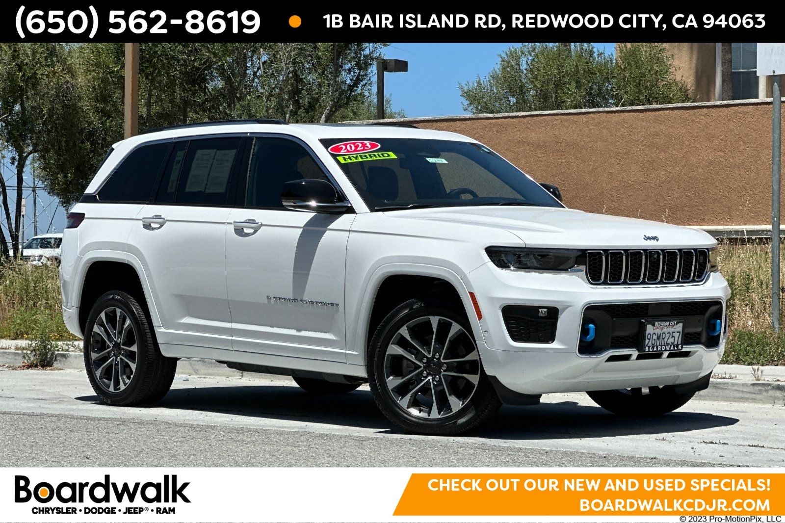 2023 Jeep Grand Cherokee Overland 4xe in Bright White Clearcoat — front three-quarter view