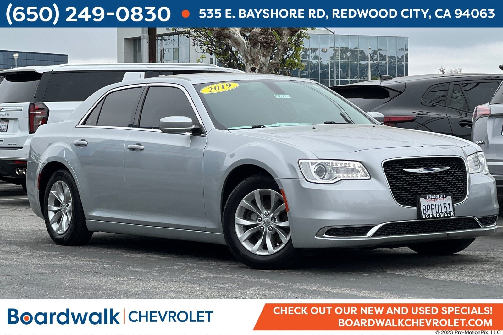 2019 Chrysler 300 Touring in Silver Mist Clearcoat — front three-quarter view