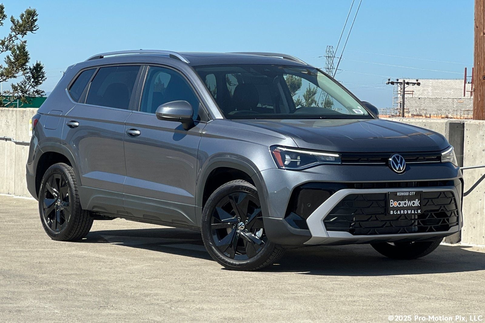 2026 Volkswagen Taos 1.5T SE in Platinum Gray Metallic — front three-quarter view
