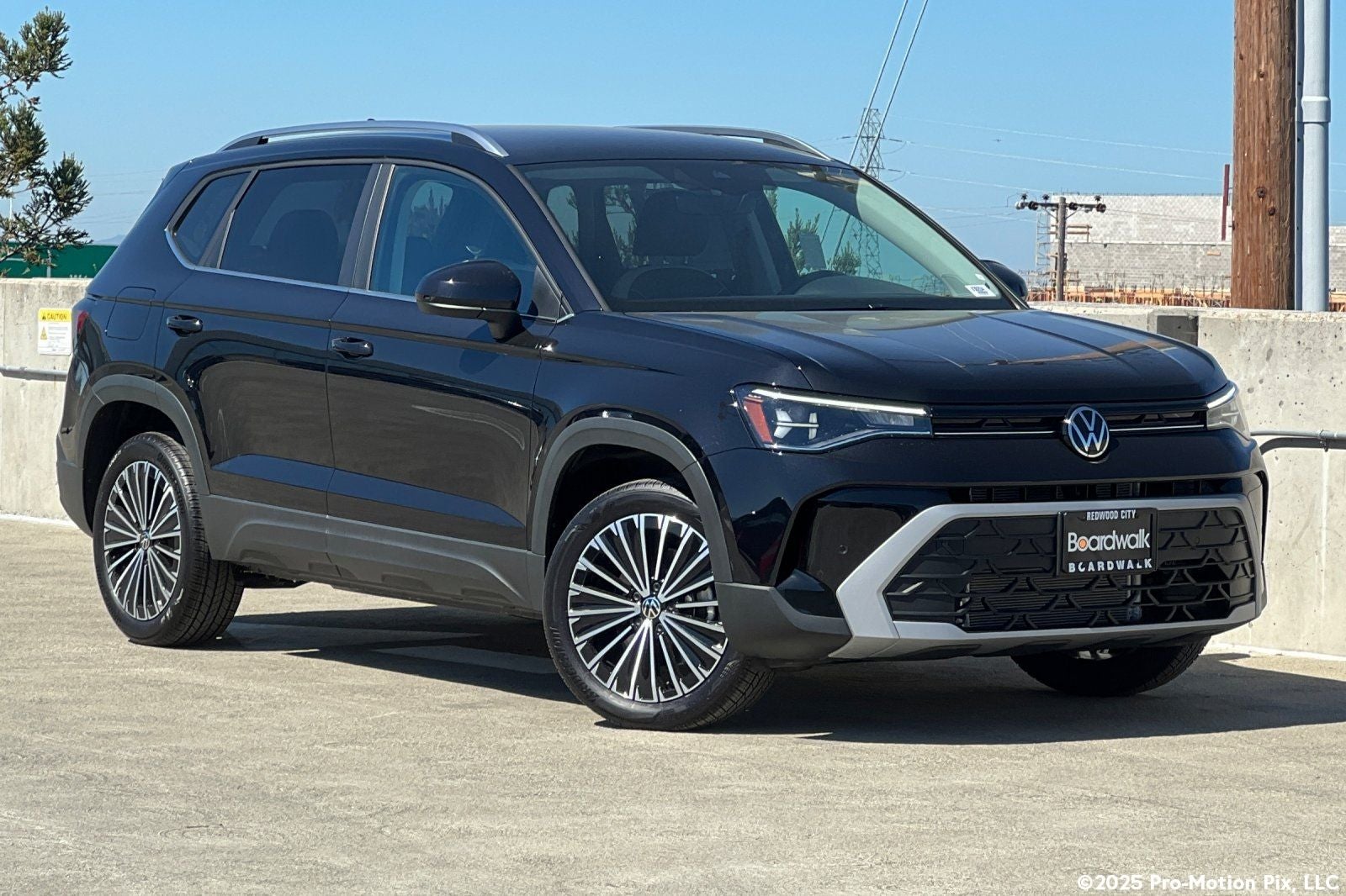2026 Volkswagen Taos 1.5T SE in Deep Black Pearl — front three-quarter view